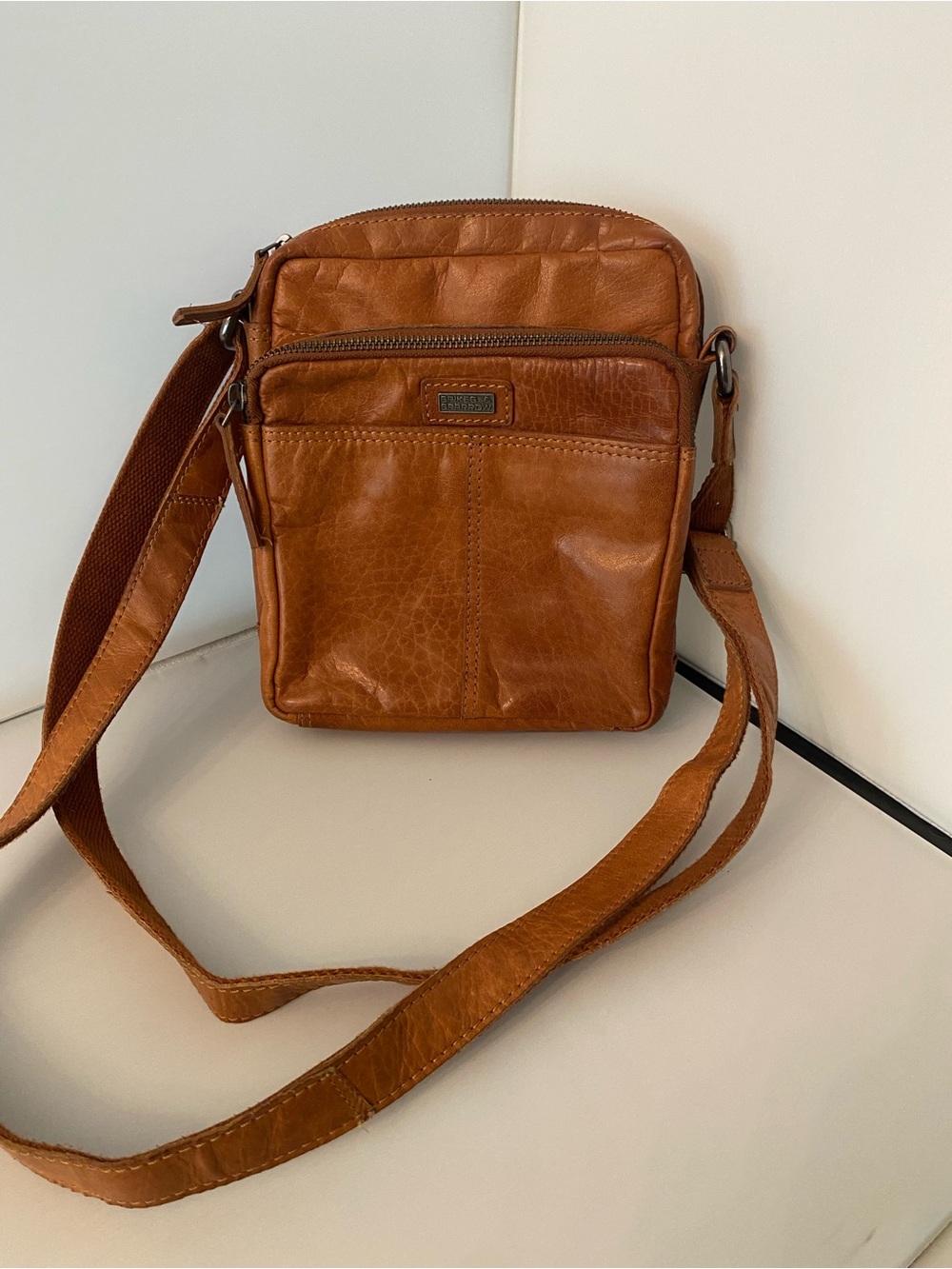 Spikes & Sparrow Bronco Crossover Crossbody/Shoulder Tan Leather Bag